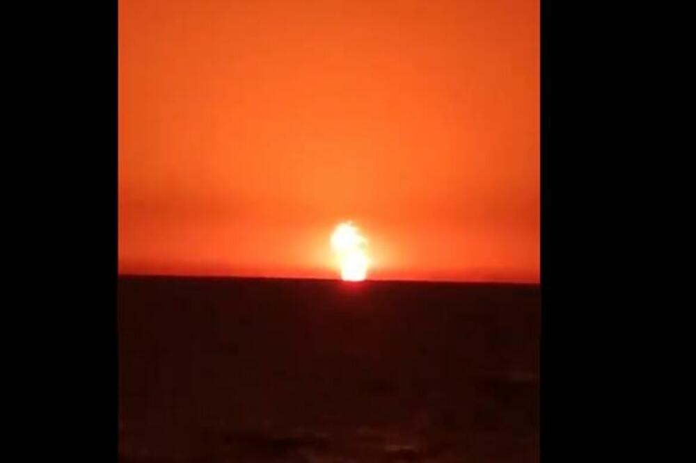 ZASIJALO NEBO U AZERBEJDŽANU: Zapalila se platforma! (VIDEO)