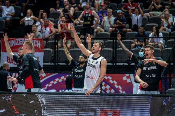 SRBIJA NA DOMAĆINA U FINALU: Nemci brojali do stotke protiv Čeha!