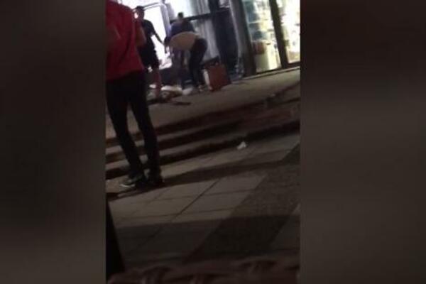 POLICIJA I DALJE TRAGA ZA DVOJICOM NASILNIKA: Brutalno pretukli mladića u Inđiji, drugog oteli sa ulice! (VIDEO)