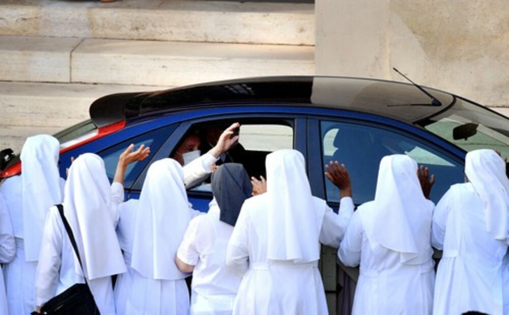 Papa Franja, Vatikan