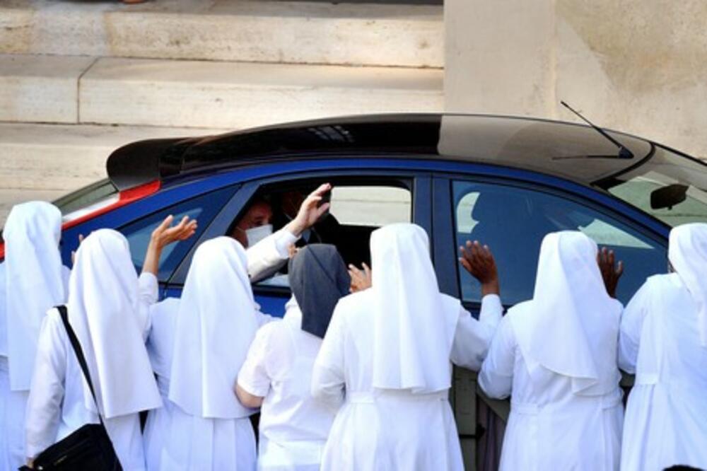 MASOVNA BEŽANIJA IZ KATOLIČKE CRKVE: Stotine hiljada ljudi odlazi GLAVOM BEZ OBZIRA, razlozi su BRUTALNI