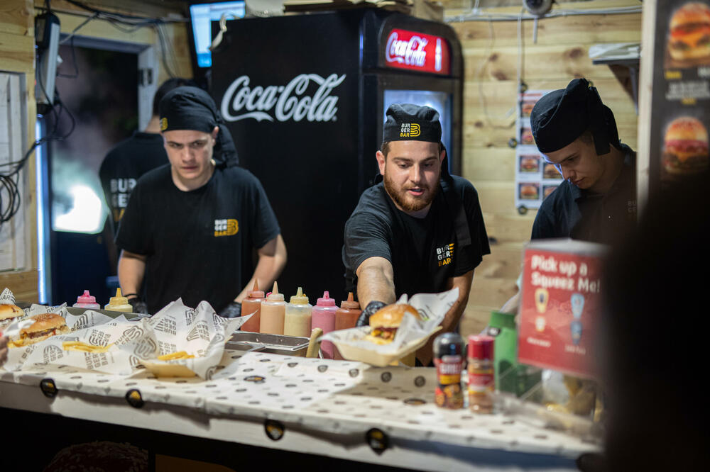 Da li verujete u “najslađe za kraj”? Prvi beogradski Burger fest veruje, danas spremamo za zatvaranje festivala