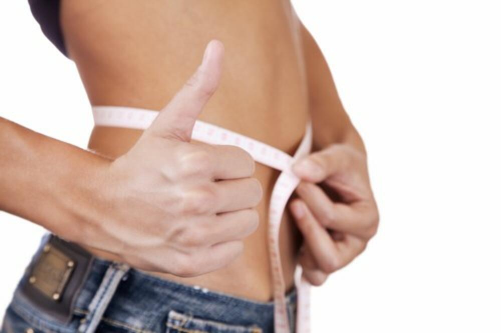 OSRAMOTIO JE KOMENTARIŠUĆI NJENU KILAŽU, PA JE POZVAO NA SE*S: Zbog njenog LUCIDNOG odgovora IZBLAMIRAO se kao niko