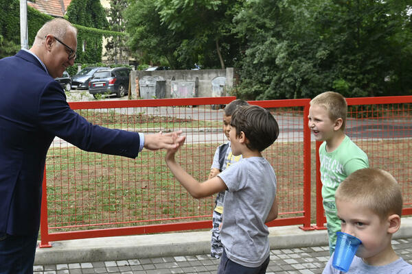 Goran Vesić: Savski venac dobio novo dečje igralište, što je trideseti uređen javni prostor u opštini