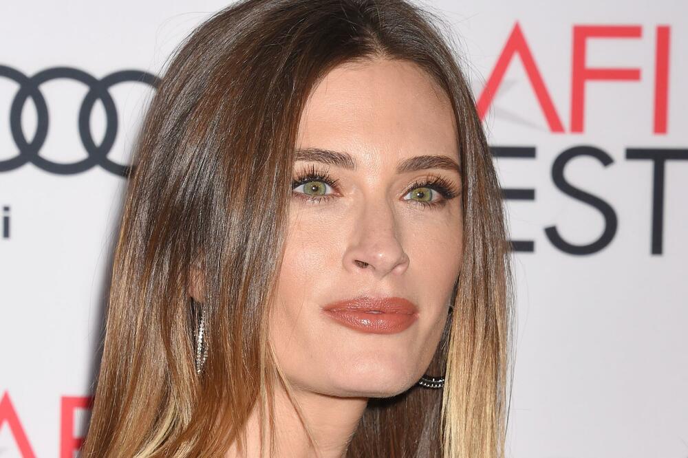 KRASILA JE VIKTORIJINE ANĐELE KAO VANSERIJSKA LEPOTICA, A SADA JE NEPREPOZNATLJIVA: Živi svoj san, muž je obožava!