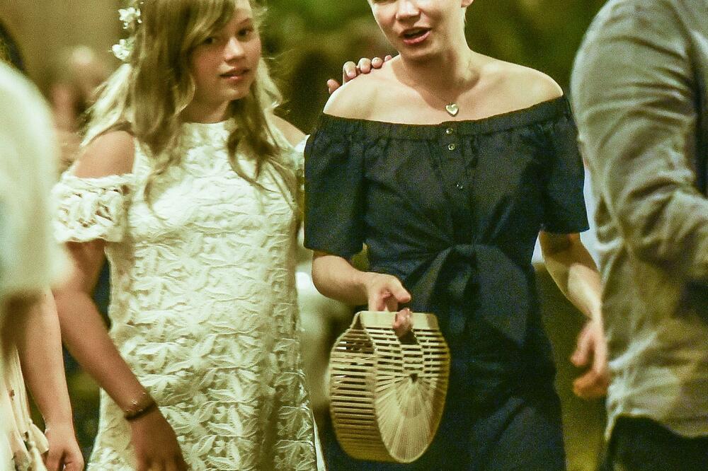 OTAC JOJ JE TRAGIČNO PREMINUO KADA JE IMALA SAMO DVE GODINE: Ćerka Mračnog viteza je PRIRODNA LEPOTICA! (FOTO)