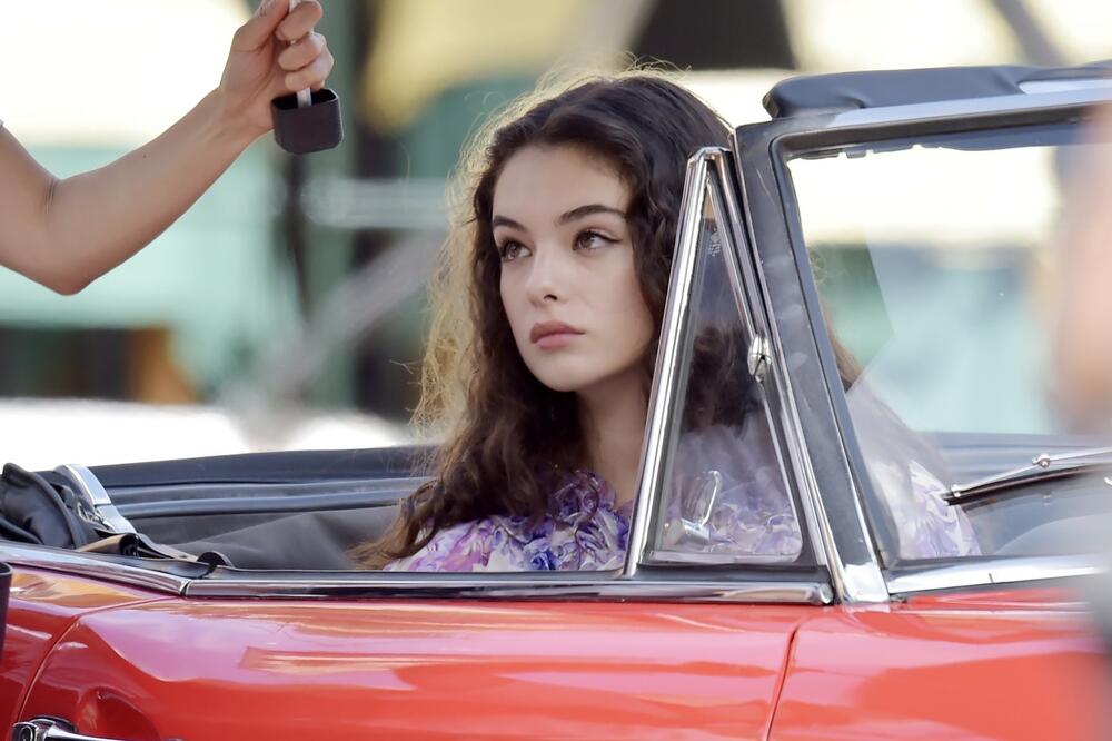 NJENA MAJKA VAŽI ZA NAJLEPŠU ŽENU NA SVETU, A OTAC JOJ JE VELIKI ŠARMER: Lepa je kao ANĐEO, nadmašiće i roditelje!