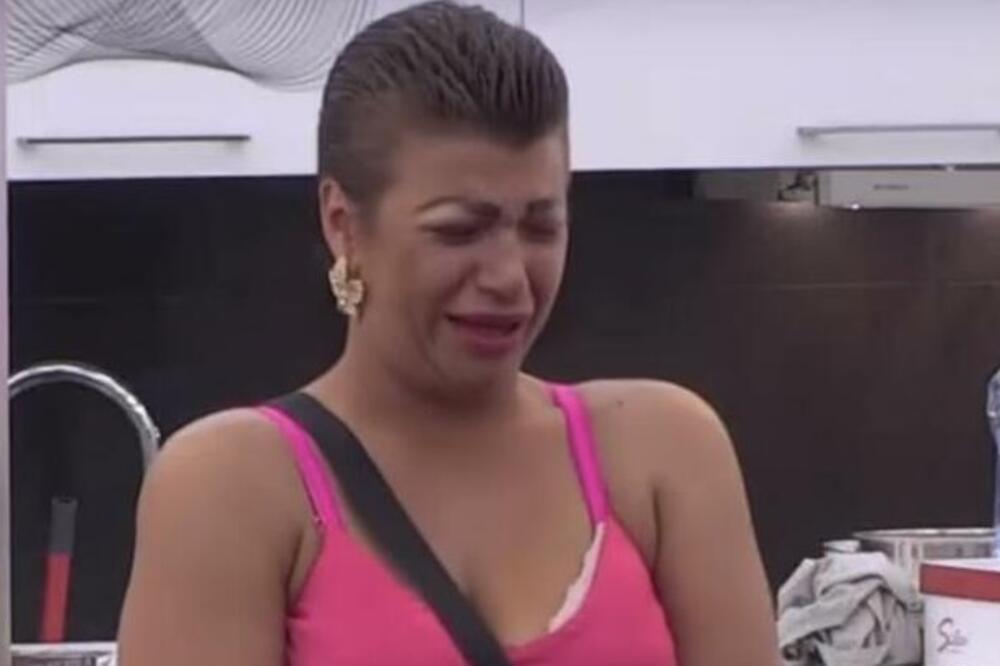 "MORAM DA ZARAĐUJEM ZA SVE NJIH"! Miljana otvoreno o PORODICI: Suze ronila dok je govorila o MAMA MARIJI!