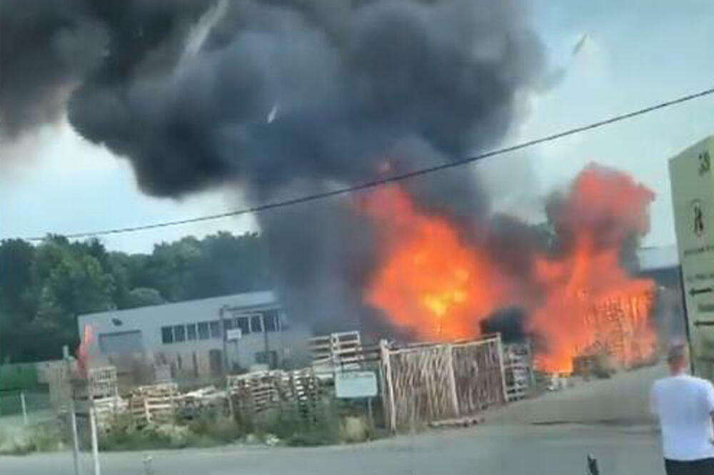 IZBIO MANJI POŽAR NA DEPONIJI U NOVOM SADU: Dim se širi KLISOM! (FOTO)