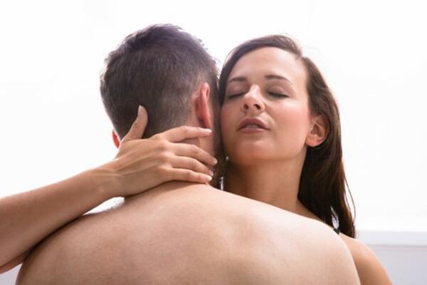 "MUŽ ME ODGURNE SVAKI PUT KAD ŽELIM SE*S, SVE SAM ISPROBALA": Stavićete prst na čelo nakon ispovesti UDATE ŽENE!