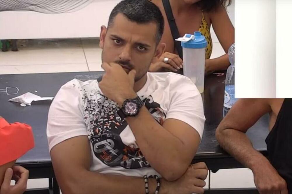 BORA KONAČNO PRIZNAO DA JE VODIO LJUBAV SA SESTROM SVOJE DEVOJKE? Nastao VELIKI HAOS u Zadruzi zbog JEDNOG PITANJA!