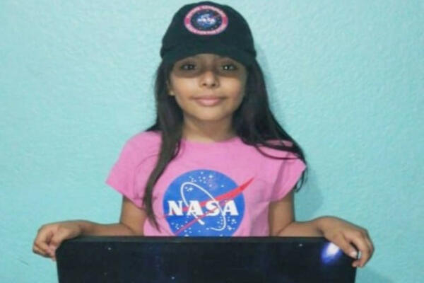 DEVOJČICA (9) IMA VEĆI IQ OD AJNŠTAJNA I HOKINGA: Sa 3 godine joj je dijagnostikovan AUTIZAM, a ima 1 san! (FOTO)