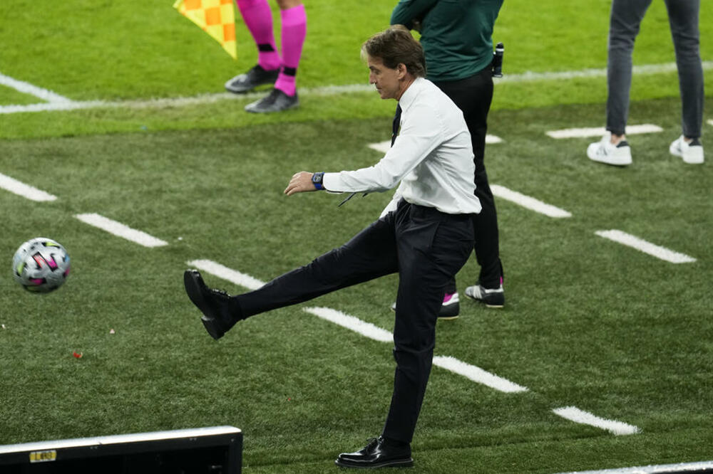 NJEMU JE SIGURNO NAJTEŽE: Selektor Italije za manje od mesec dana izgbio i Mihu i Vijalija!