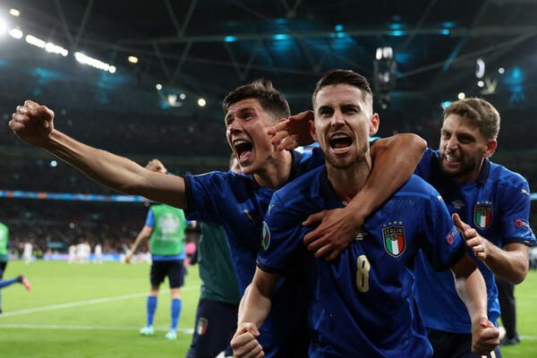 APSURD UEFA-e: Žoržinjo najbolji igrač, a Kante najbolji vezista!