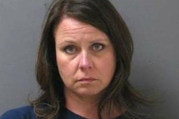 PRVA NASTAVNICA U ISTORIJI KOJA MOŽE DA IMA SEKSUALNE ODNOSE SA UČENICIMA! Ipak je osuđena, a razlog je BIZARAN!