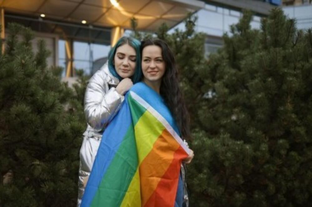 "PARTNER JE PRISTAO DA NAĐEM ISTOPOLNOG LJUBAVNIKA,ALI IMA JEDAN PROBLEM": Da li verujete u priču nesrećne supruge?