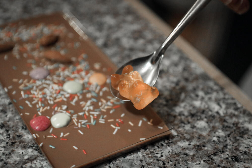 IZAŠAO JE RECEPT ZA ZDRAVU ČOKOLADU: Ukusna je kao ona iz radnje, potrebna su vam četiri sastojka