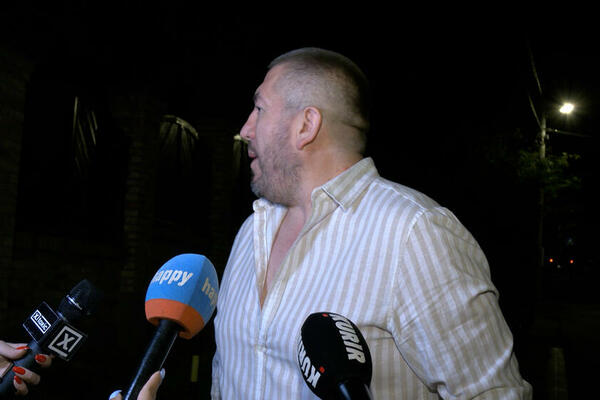 NAŠ POZNATI PEVAČ PRIMLJEN U KLINIČKI CENTAR: Mora na OPERACIJU!