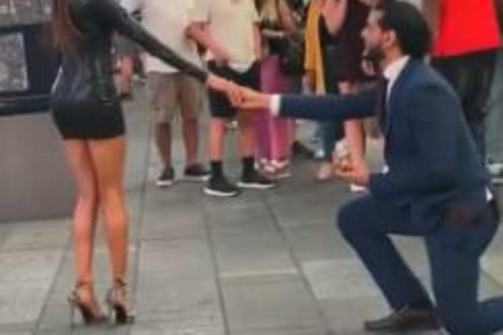 OVAKVU BLAMČINU JOŠ NISTE VIDELI: Kleknuo u nadi da će pristati, ona ga PONIZILA za sva vremena!