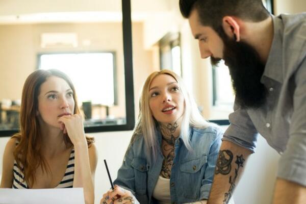 SEKSUALNO ME IZLUĐUJE KOLEGINICA SA POSLA, ALI I DALJE VOLIM SUPRUGU: Pomagajte!