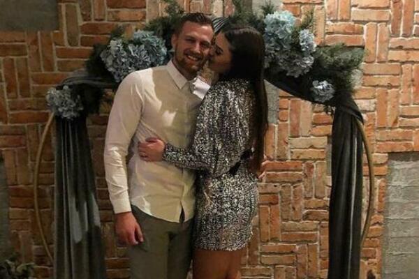 SVADBA ZA PAMĆENJE: Hrvatski rukometni reprezentativac veseli se uz hit Nade Topčagić (VIDEO)