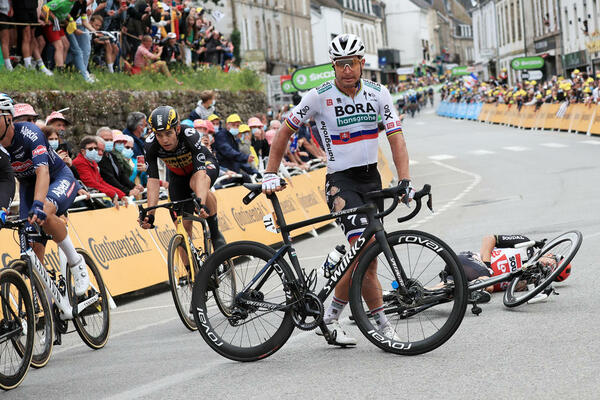 DOŠLO JE DO POGORŠANJA POVREDE: Sedmostruki osvajač zelene majice odustao od takmičenja na legendarnoj trci