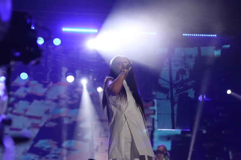 EXIT, DAN PRVI: Senidah oduvala, vrelo je i na DANCE STAGE-u, pevač Buč Kesidija oduševio STAJLINGOM! (FOTO/VIDEO)