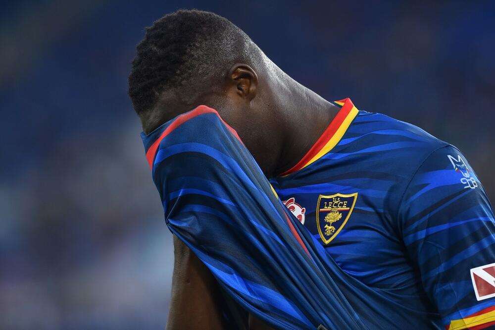 STRAŠNE SCENE SA TRENINGA U ALANJI: Reprezentativac Senegala se uhvatio za grudi i srušio - ODMAH JE HOSPITALIZOVAN