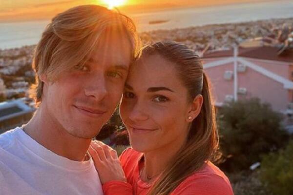 NOVAKOV RIVAL POD RUKICU VODA PRAVU LEPOTICU: Mlada SKANDINAVKA osvojila srce Denisa - IMAJU I NEŠTO BAŠ ZAJEDNIČKO