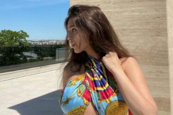 MALA SAMO PUCA! ĆERKA HARISA DŽINOVIĆA ŽIVA VATRA: Na letovanju se baškari u hotelu sa 5 zvezdica, SAM KREM TU IDE!