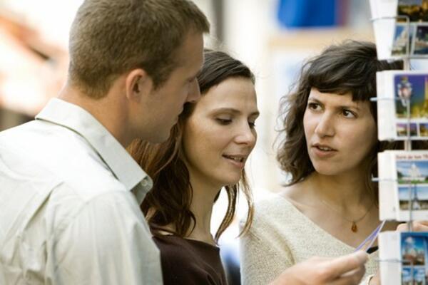 GREŠKOM DOBILA UVREDLJIVU I NEPRISTOJNU ČESTITKU OD SUPRUGA: Nazvao je OVIM imenom, ne piše mu se DOBRO