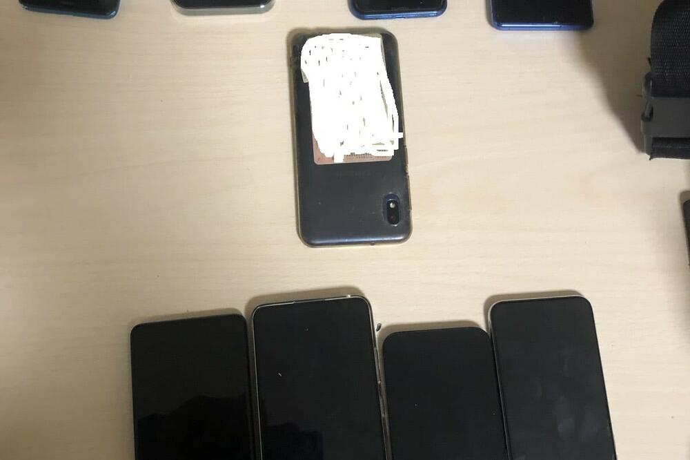 UHAPŠENA DVOJICA RUMUNA U NOVOM SADU: Sumnja se da su ukrali 20 mobilnih telefona na Egzitu! (FOTO)