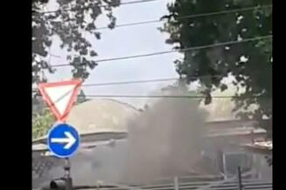 IZBIO POŽAR NA BAŠČARŠIJI! Sa krova zgrade kuljao je dim na sve strane, ali NEMA POVREĐENIH! (VIDEO)