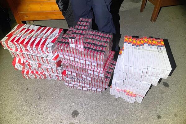 CARINICI IMALI PUNE RUKE POSLA: Sprečeno krijumčarenje 30.000 cigareta!