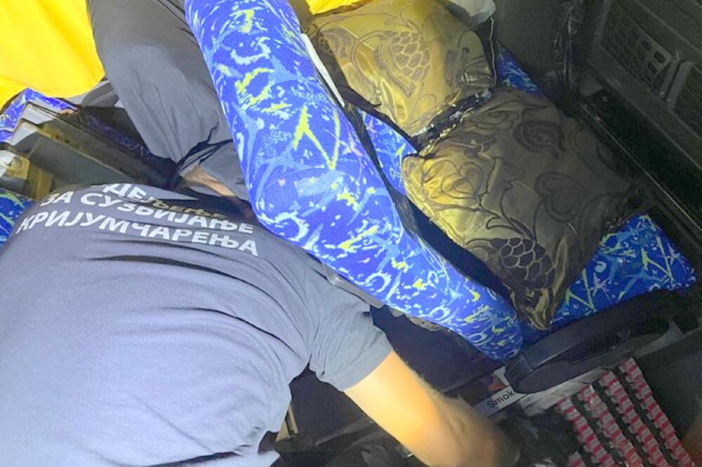 SRBIN POKUŠAO DA PROŠVERCUJE CIGARE U CRNU GORU: Uhapšen na granici sa 500 paketa