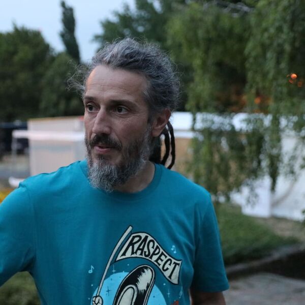 EKIPA ESPRESA I VEČERAS NA EXIT-U: Upoznali smo čoveka sa NAJDUŽIM DREDOVIMA u Srbiji! (FOTO/VIDEO)