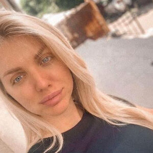Mirela Kemez objavila prve fotografije sa letovanja: Izgleda kao prava mačka, muškarcima pala vilica! (FOTO)