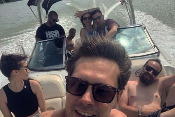 ISPLIVALA FOTKA BIKOVIĆA I SLOBODE MIĆALOVIĆ: Svaki komentar je SUVIŠAN (FOTO)