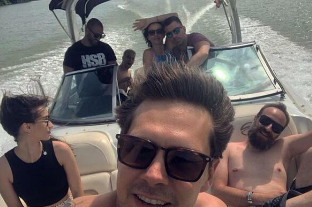 ISPLIVALA FOTKA BIKOVIĆA I SLOBODE MIĆALOVIĆ: Svaki komentar je SUVIŠAN (FOTO)