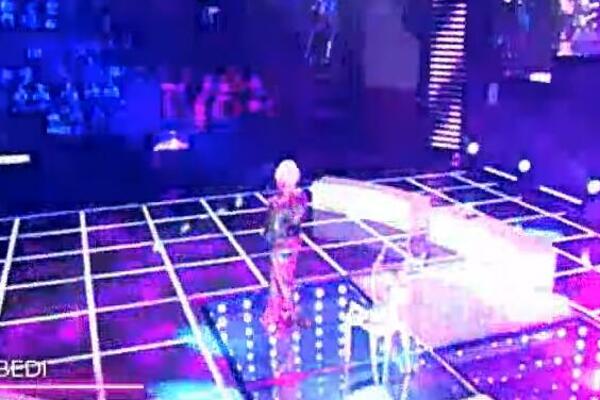 DUŠICA JAKOVLJEVIĆ OTVORILA ZADRUGU EKSTREMNO DUBOKIM DEKOLTEOM: Sva u zlatu, a jedan DETALJ potpuno iznenadio!