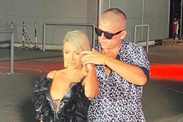 ČORBA I TEODORA NISU MOGLI DA OBUZDAJU STRASTI NA FINALU: Pred svima se opustili, pršte poljupci, blistaju od sreće