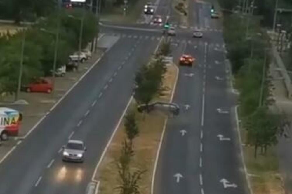 UMALO TRAGEDIJA NA NOVOSADSKOM PUTU, SVE SNIMLJENO: Glavni krivac MOKAR kolovoz (VIDEO)