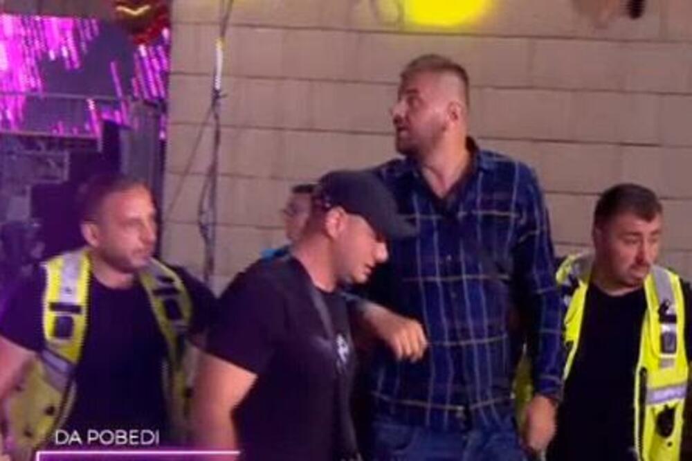 JANJUŠ I TAKI SAMO ŠTO SE NISU ISPESNIČILI: Odmah uletelo obezbeđenje, pale ODVRATNE UVREDE! (VIDEO)