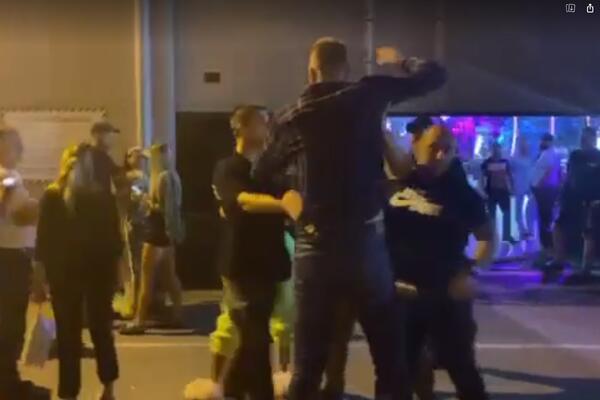 JANJUŠ IZA KAMERA FIZIČKI NASRNUO NA TAKIJA, MAJA VRIŠTI I KUKA