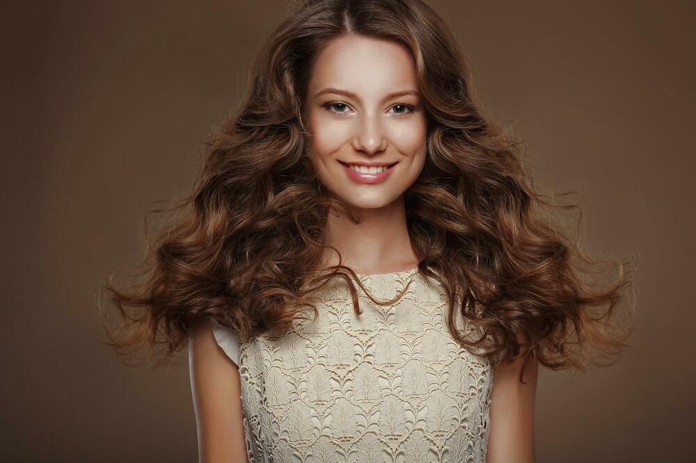 POTPUNA ZAŠTITA KOSE TOKOM LETA: Top proizvodi za zdravu, jaku i sjajnu dlaku tokom sunčanih i vrelih dana!