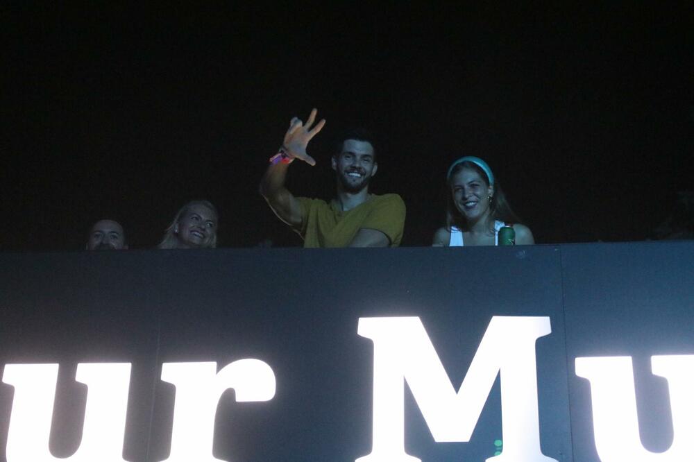 JUNACI NAJPOPULARNIJE SRPSKE SERIJE UPECANI NE EXITU: Svi gledaju ŠTA RADE! (FOTO)