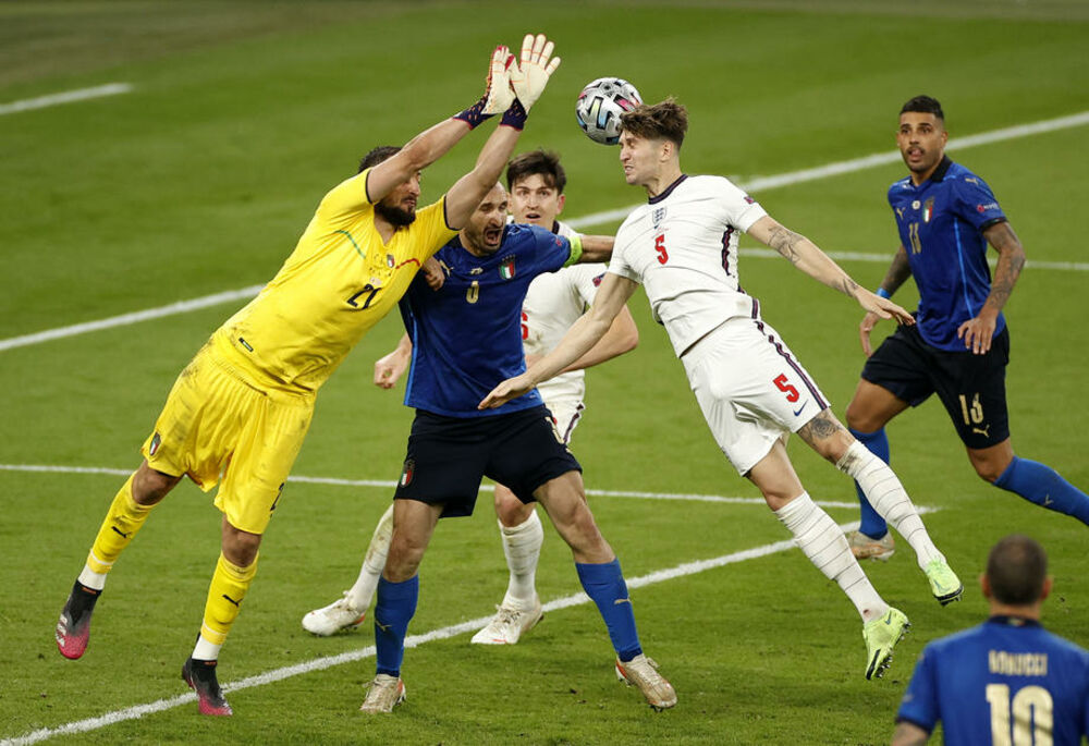 Džon Stons, Đanluiđi Donaruma