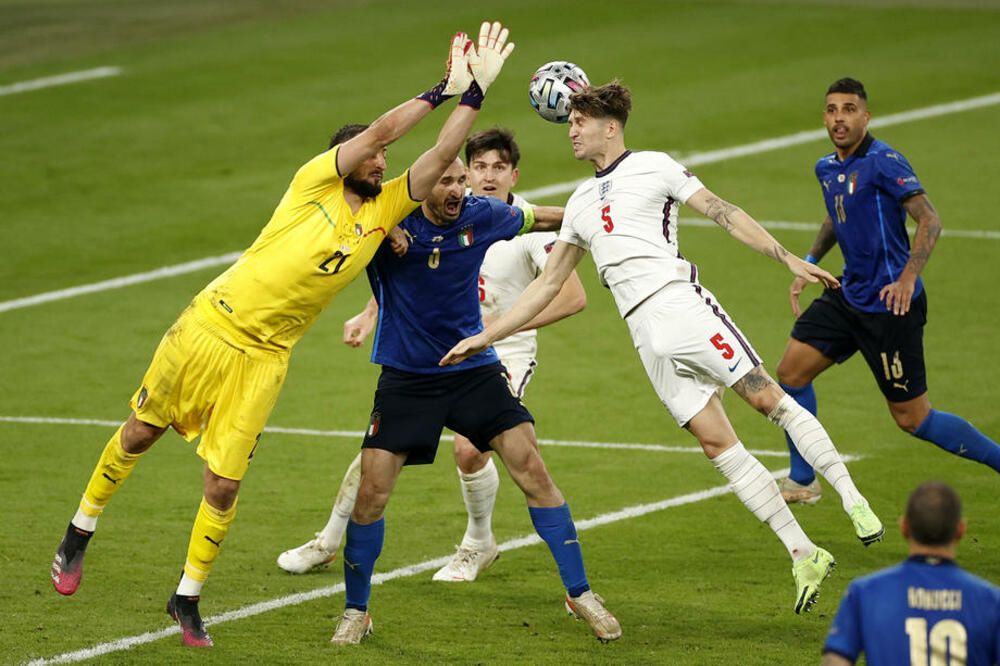 GVARDIOLU OBRADOVAO NOVI POTPIS: Reprezentativac Engleske ostaje u Sitiju do 2026!