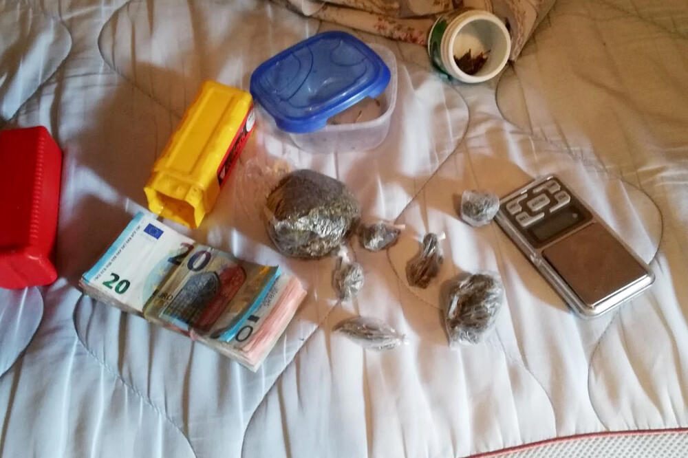 ZAPLENA DROGE! Policija uhapsila osumnjičenog, u prostorijama pronađeni opijati i prljavo zarađen novac