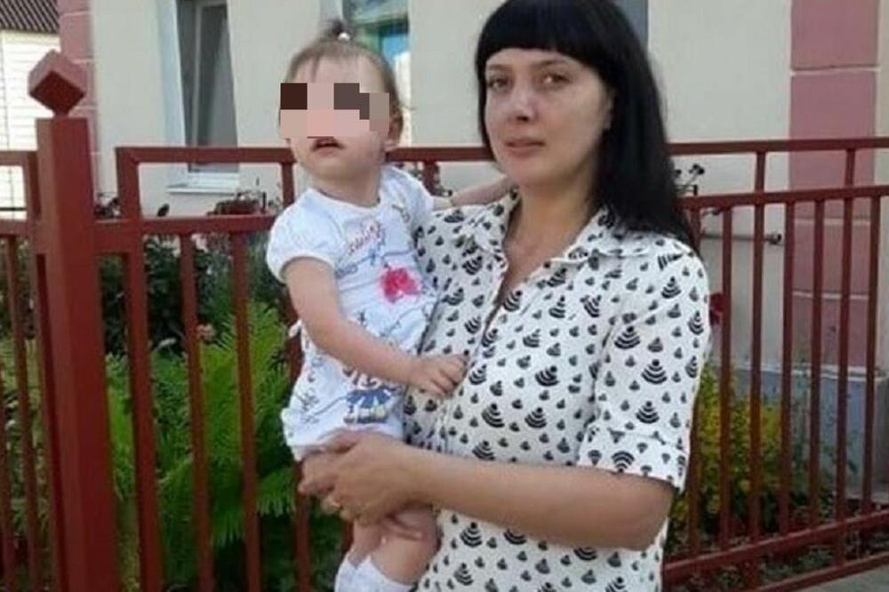 NATALIJA UDARALA ĆERKU (3) ČEKIĆEM U GLAVU: Suprug Vladimir se vraćao sa posla i zatekao PAKAO!